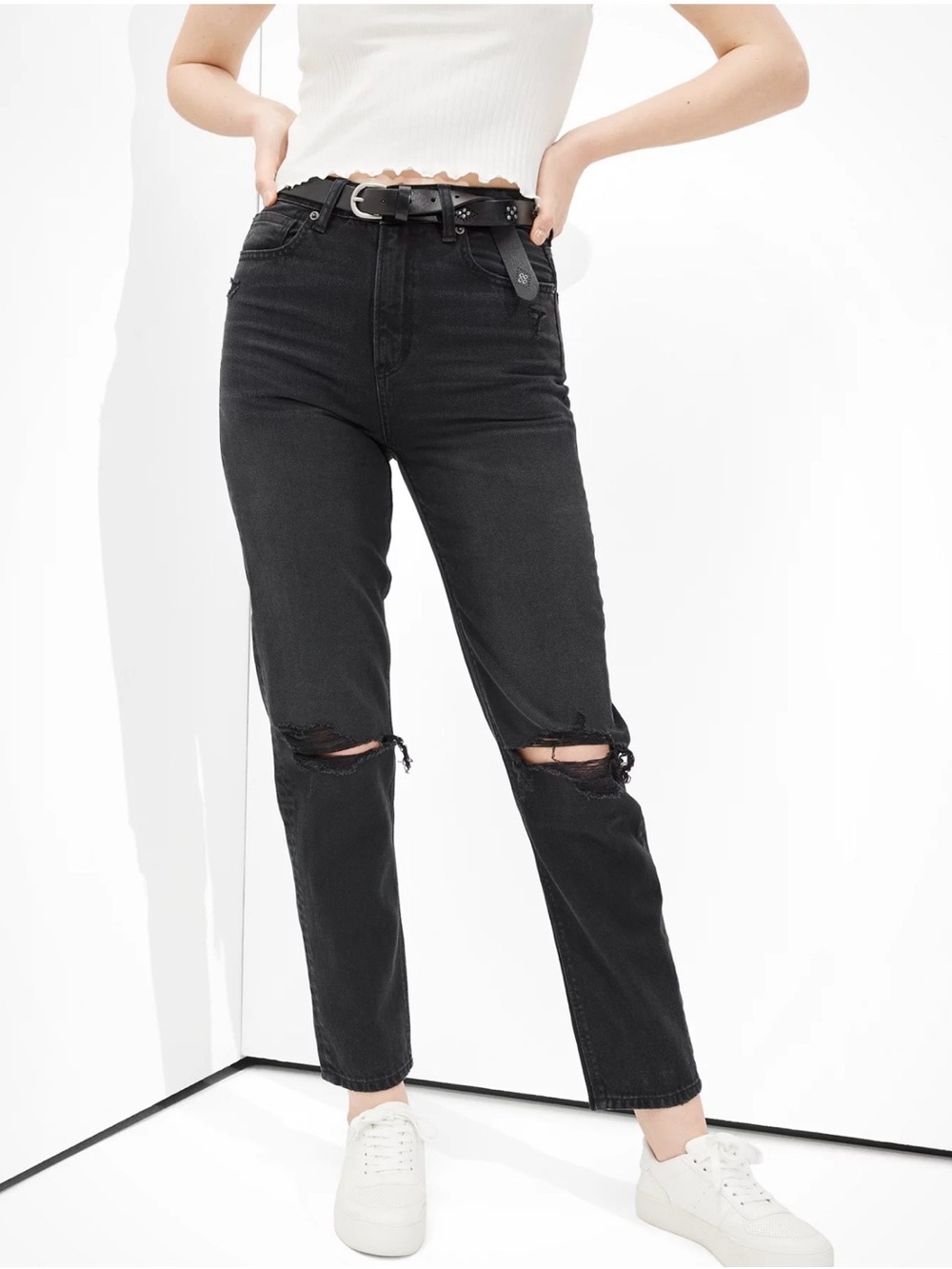 ⚡️NWT American Eagle Mom Distress Straight Leg Jeans - Black